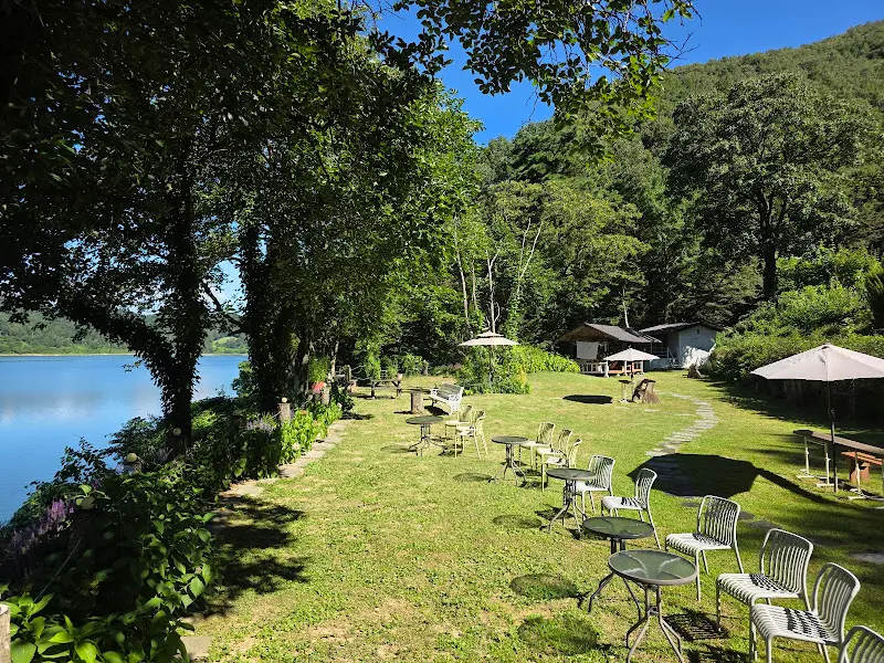 카페 외부 정원