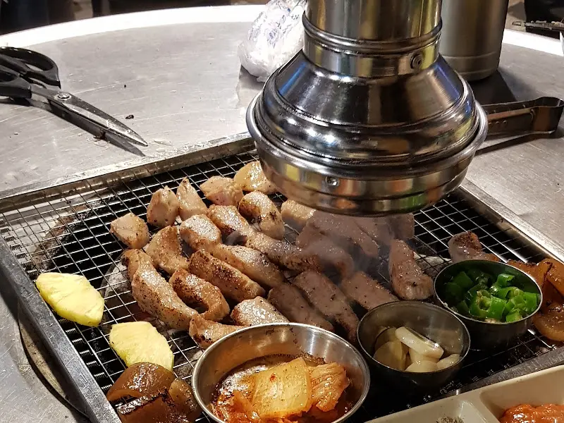 잘 구워진 돼지 고기