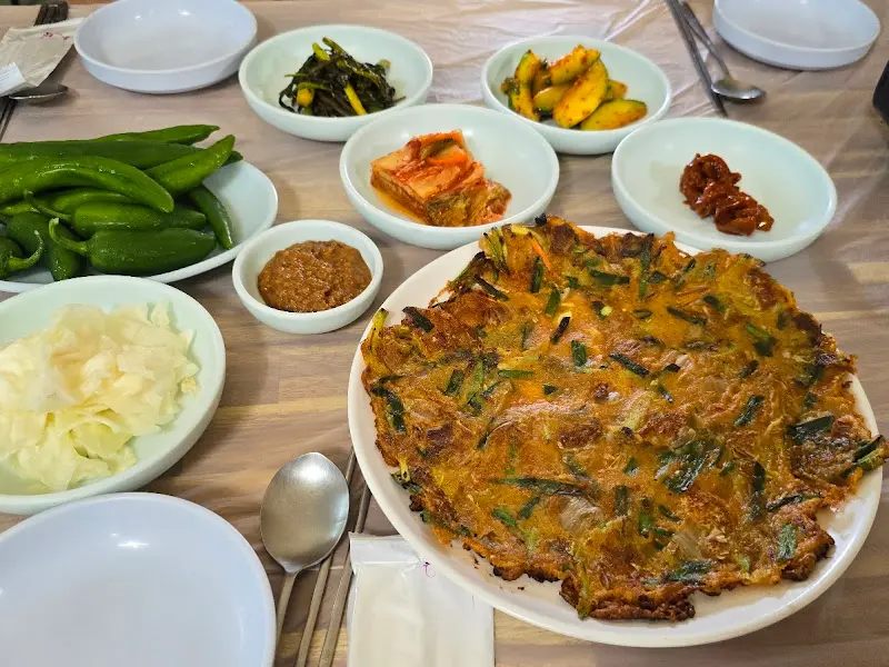 정갈하게 차려진 밑반찬