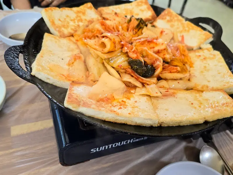 두부김치의 먹음직스러운 비주얼