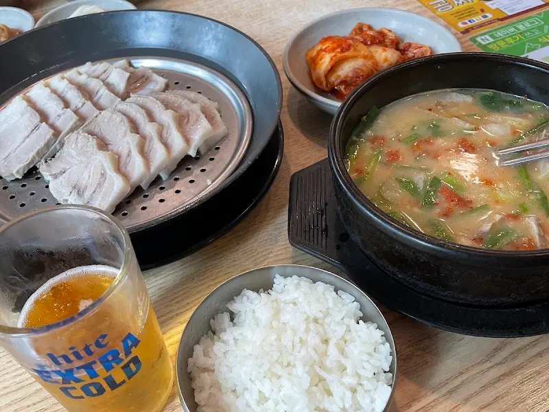 밀양가산돼지국밥 한상차림