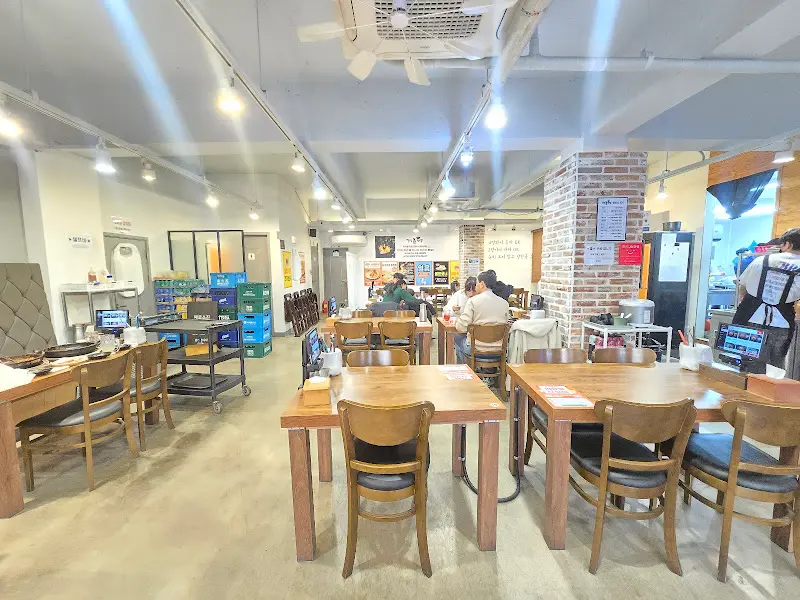 밀양돌짬뽕 식당 내부