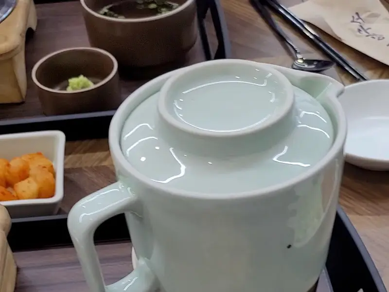 오차즈케 육수가 담긴 주전자