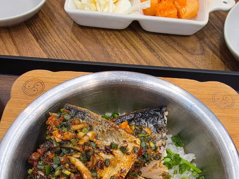 고등어 솥밥과 밑반찬