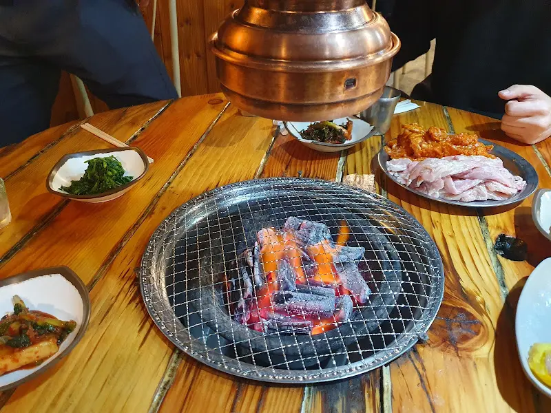 숯불 위에서 익어가는 키조개 관자