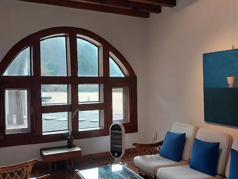 오스갤러리 내부 좌석