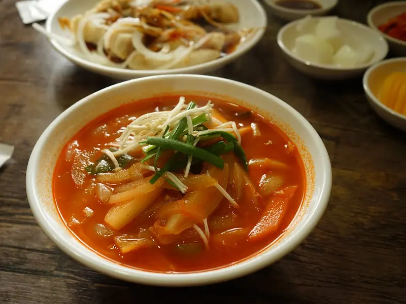 푸짐한 해산물이 들어간 짬뽕