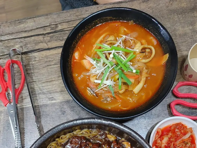 먹음직스러운 짬뽕 한 그릇