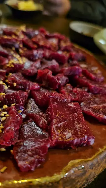 뭉티기의 클로즈업 샷