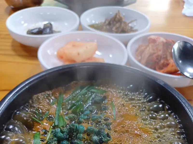 푸짐한 올갱이 해장국 한 상