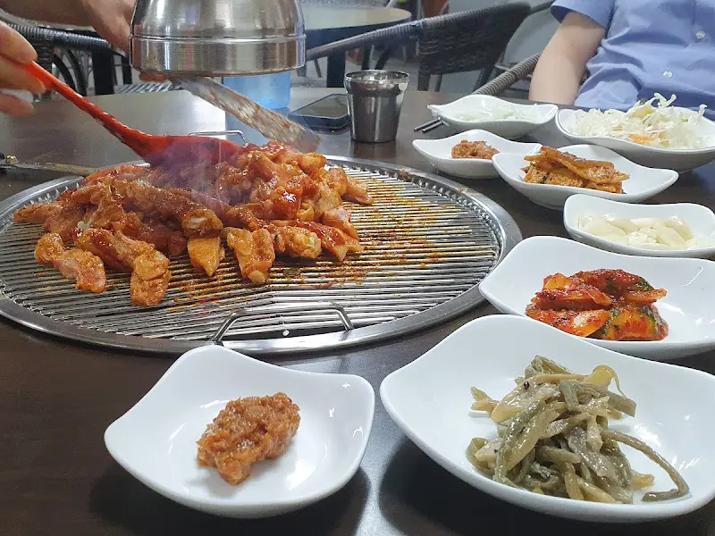 닭갈비와 밑반찬