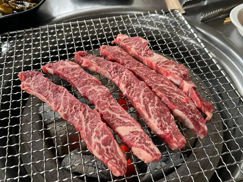 맛있게 익어가는 갈비살