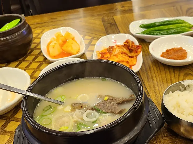 모듬설렁탕 한 상 차림