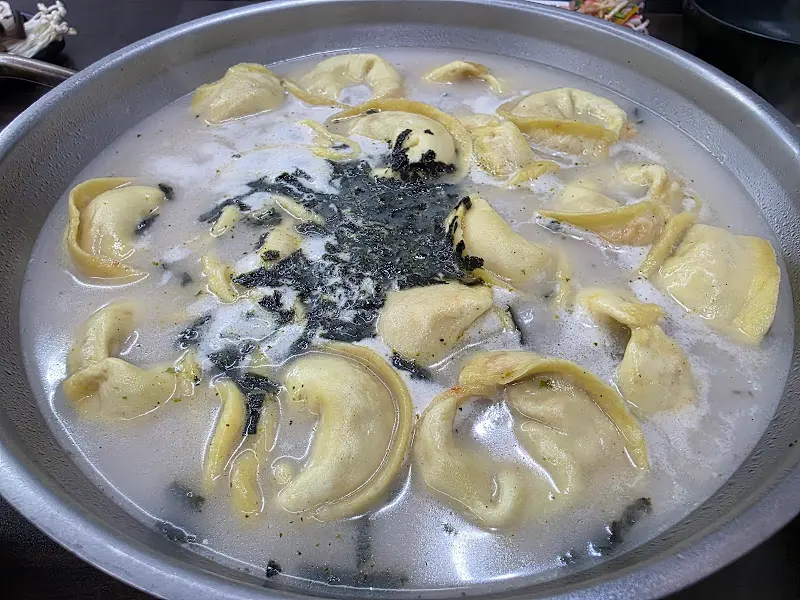 손만두버섯전골 근접샷