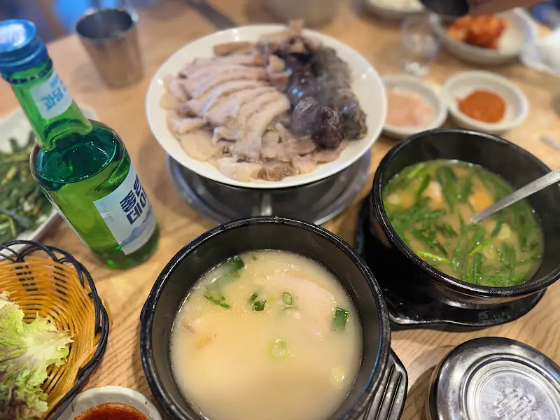 수육백반과 소주