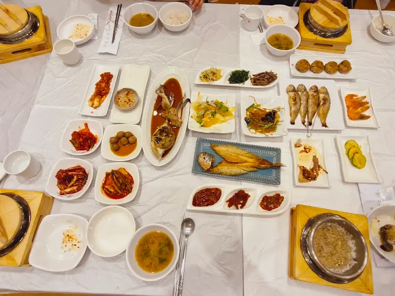 정갈하게 차려진 한 상