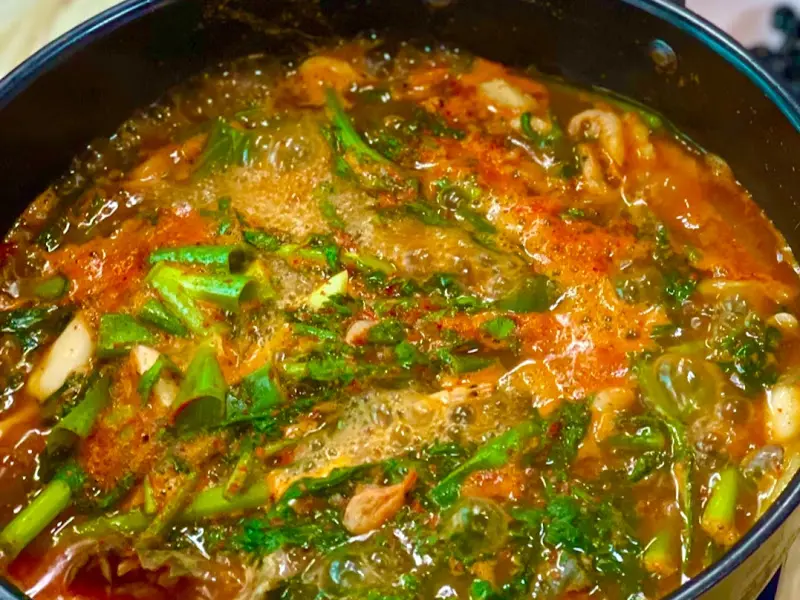 보글보글 끓는 메기 매운탕