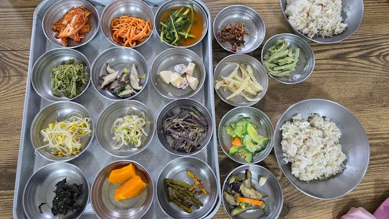 푸짐한 보리밥 한 상