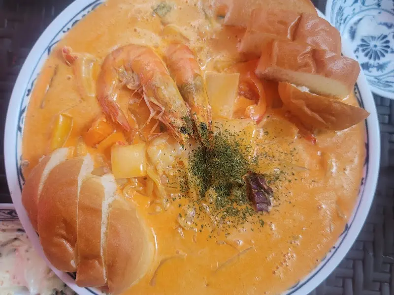 새우와 야채가 듬뿍 들어간 또 다른 메뉴