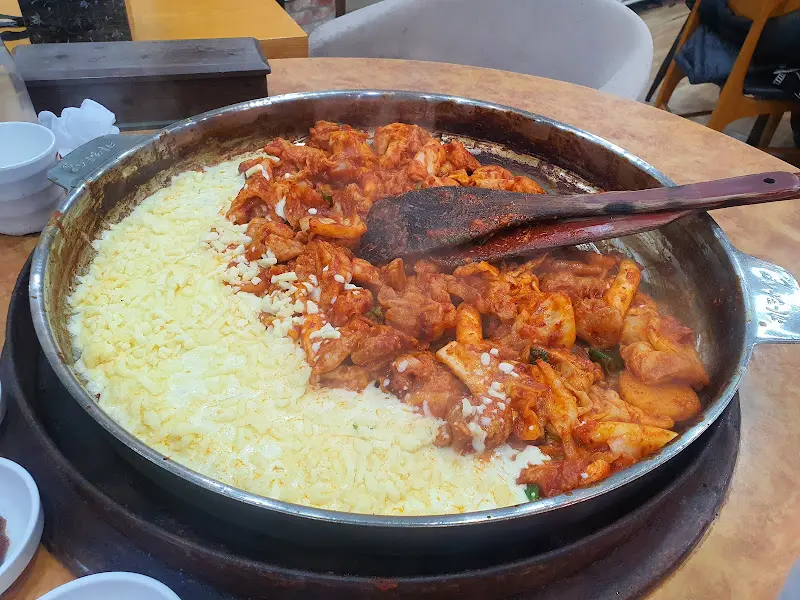 닭갈비와 치즈의 만남