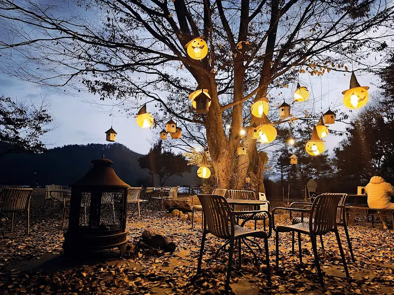 밤에 빛나는 할로윈 장식