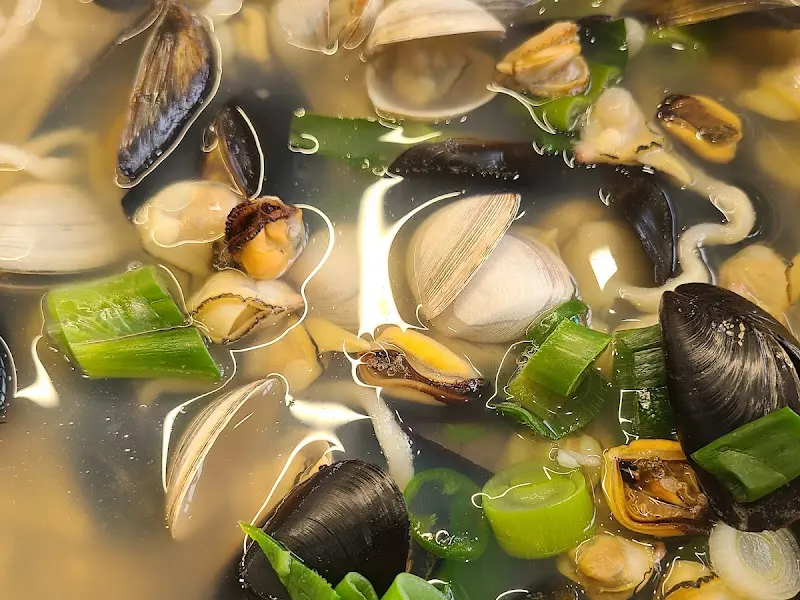 해물칼국수 속 해물