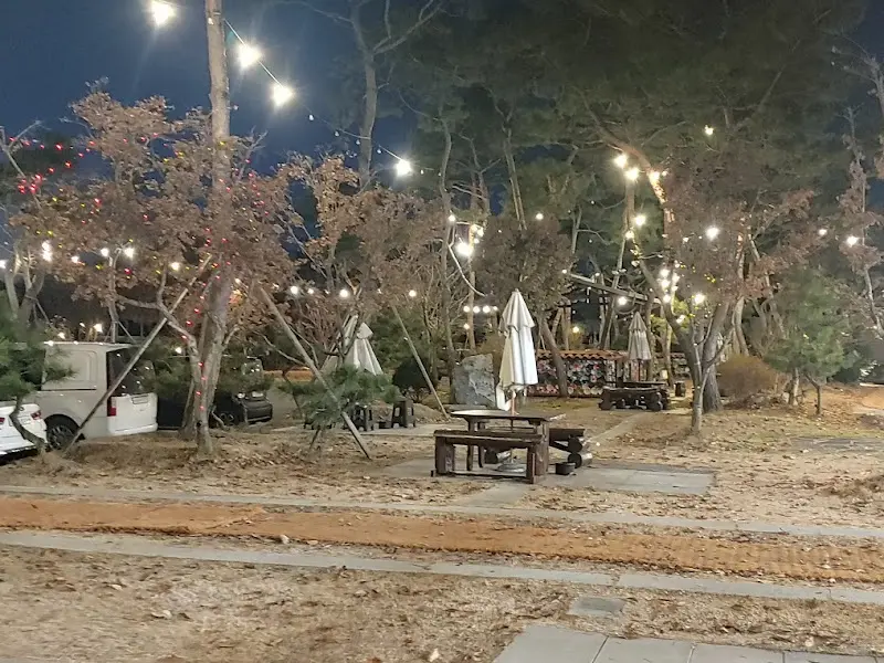 수곡가든의 넓은 정원