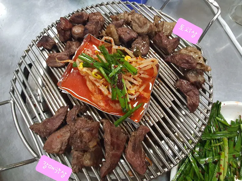 잘 구워진 토시살과 갈매기살