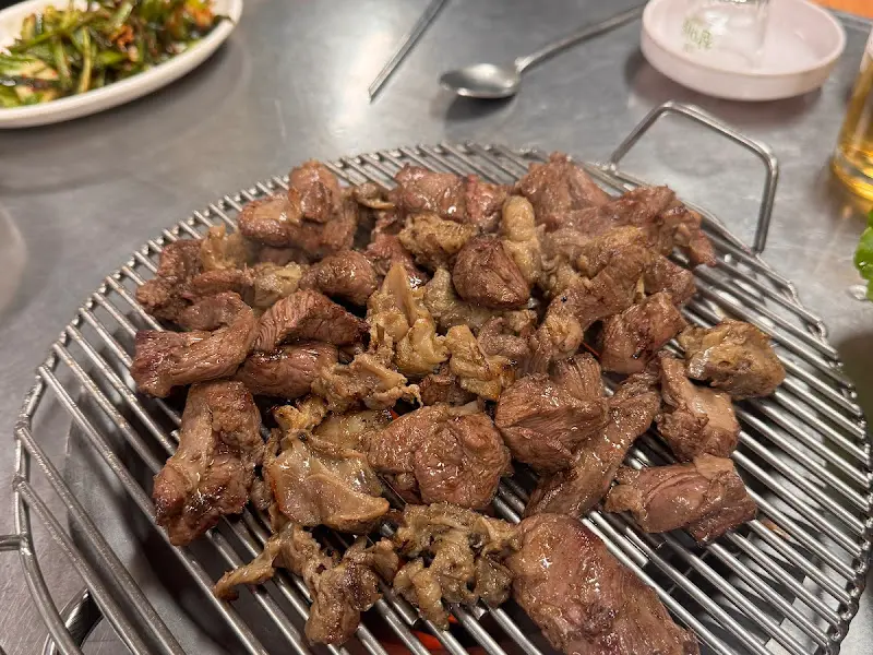 숯불 위에 올려진 토시살 구이