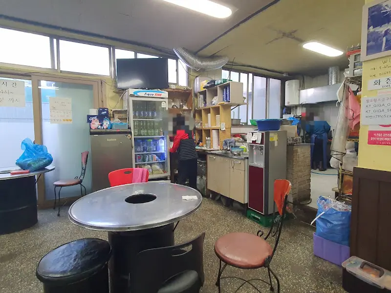 팔도왕소금구이 내부 모습