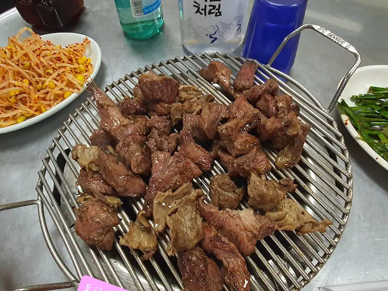 숯불 위에 구워지는 토시살과 갈매기살