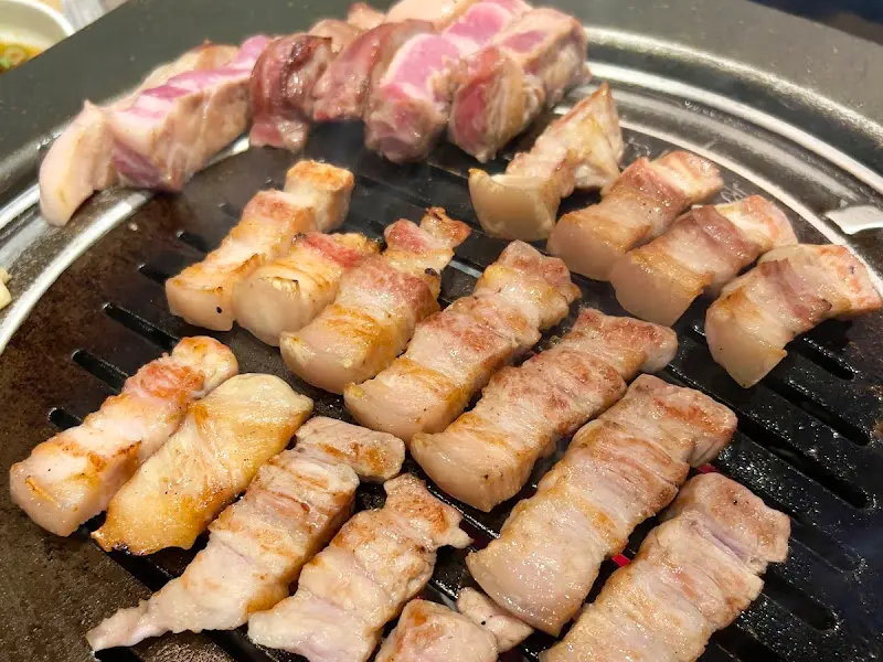 노릇하게 구워진 삼겹살