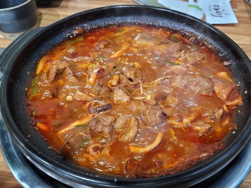 맛있게 쫄여진 쫄갈비