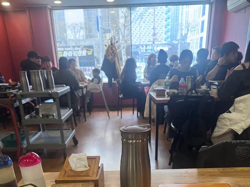 분주한 식당 내부