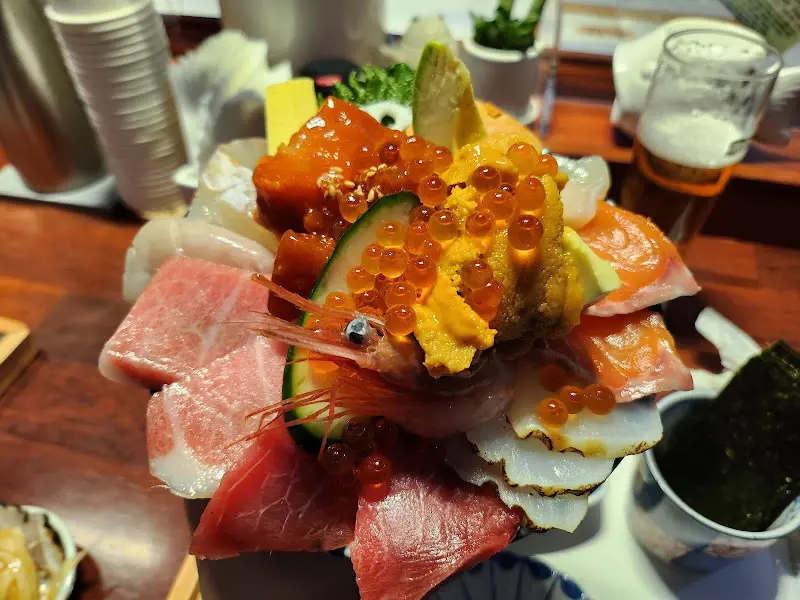 맥주와 함께 즐기는 카이센동