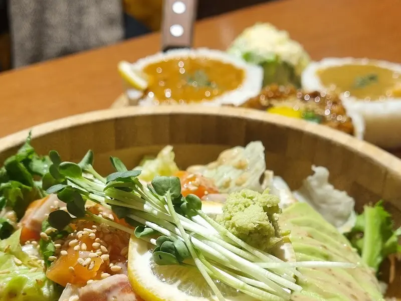 아보카도 새우 냉우동과 소코아 카레