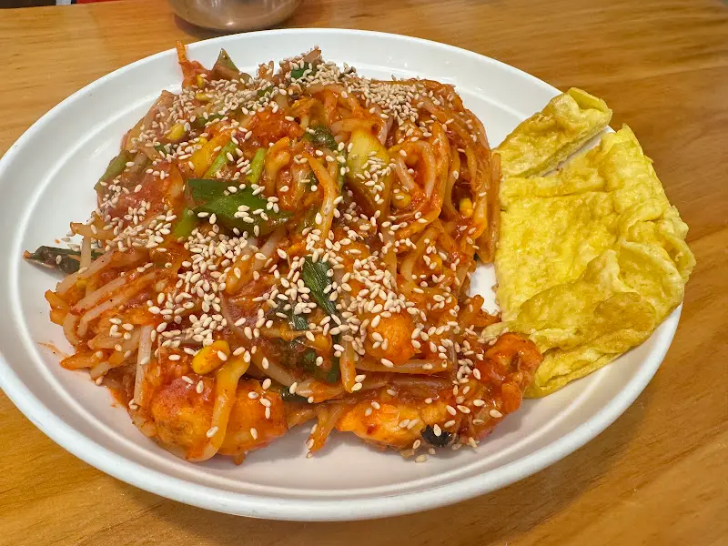 매콤한 양념이 식욕을 자극하는 아귀찜