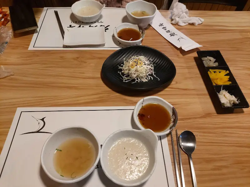 깔끔하게 세팅된 테이블