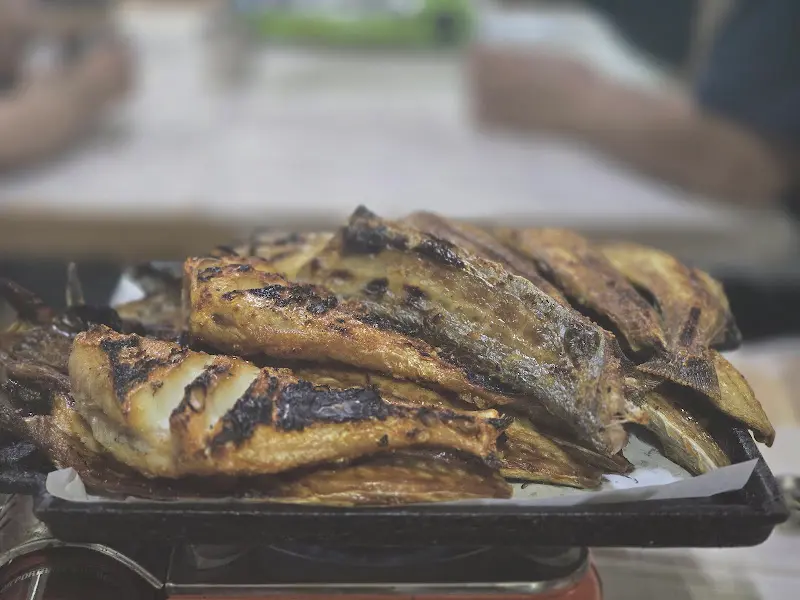 다섯 가지 다채로운 생선구이