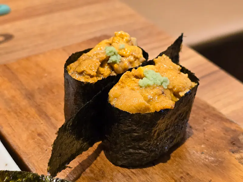 신선한 우니 초밥