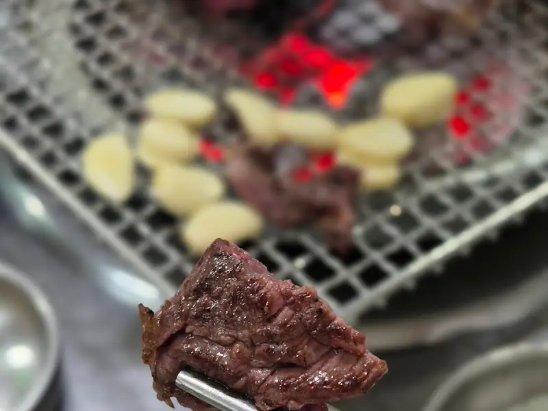 숯불 위에서 익어가는 제비추리