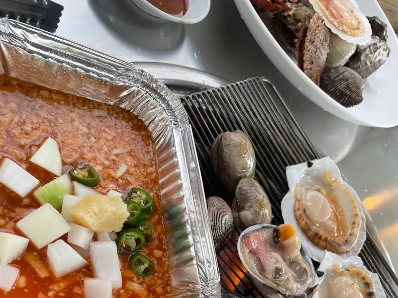 연탄불 위에서 익어가는 가리비