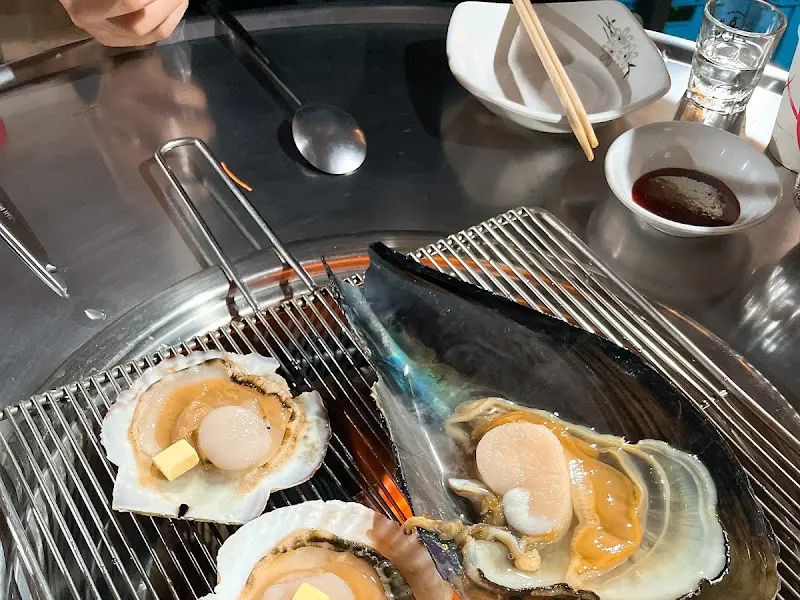 불판 위의 조개들