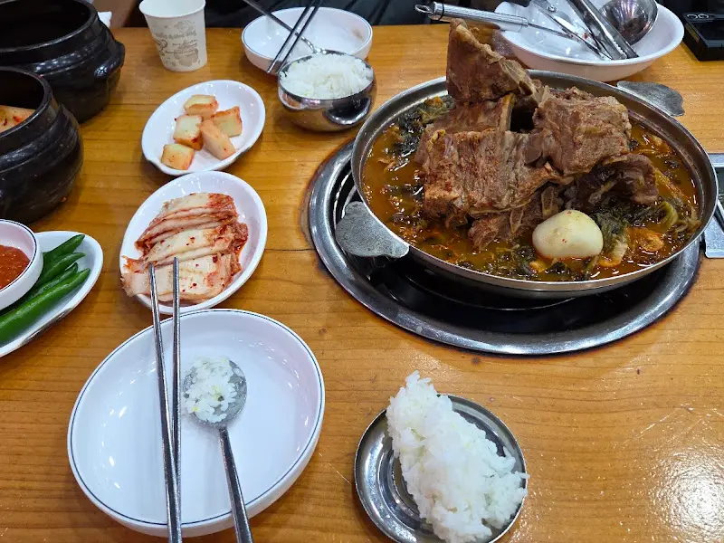 콘마당 감자탕의 푸짐한 비주얼