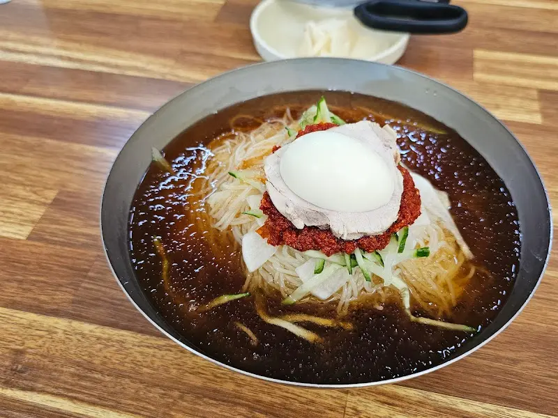 푸짐한 양의 물밀면