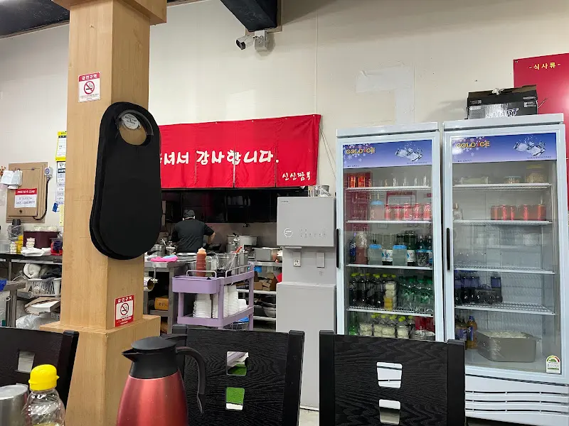 신신짬뽕 내부