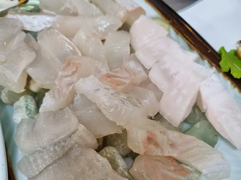 두툼하게 썰린 숙성회