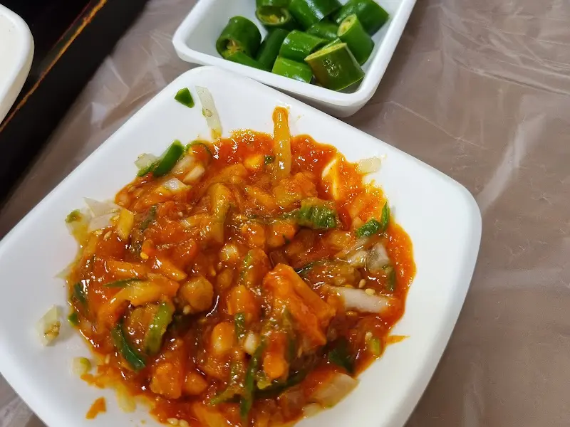 매콤달콤한 양념이 매력적인 곁들임