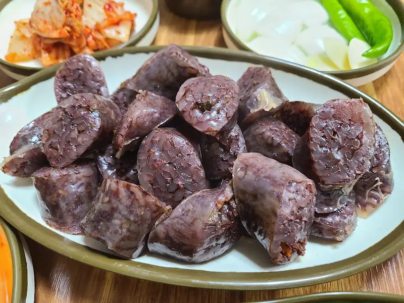 윤기가 좌르르 흐르는 순대