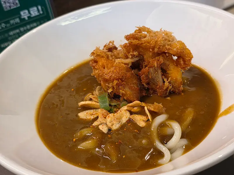 다음 방문을 기약하게 만드는 카레 돈까스